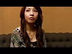 Celebrity žmona tampa priklausomas nuo jaunų priimančiosios...