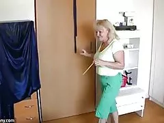 Oldnanny išsipūtęs brandi, su senas subrendęs yra žaisti su pūlingas